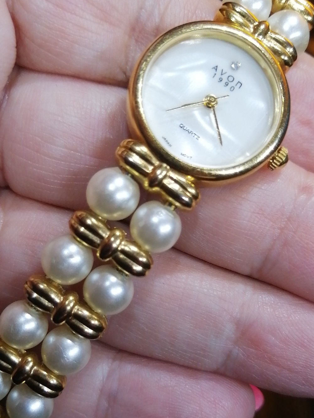 Vintage Avon 1990 Limited Edition Mother Of Pearl Gold Tone Faux Pearls Watch